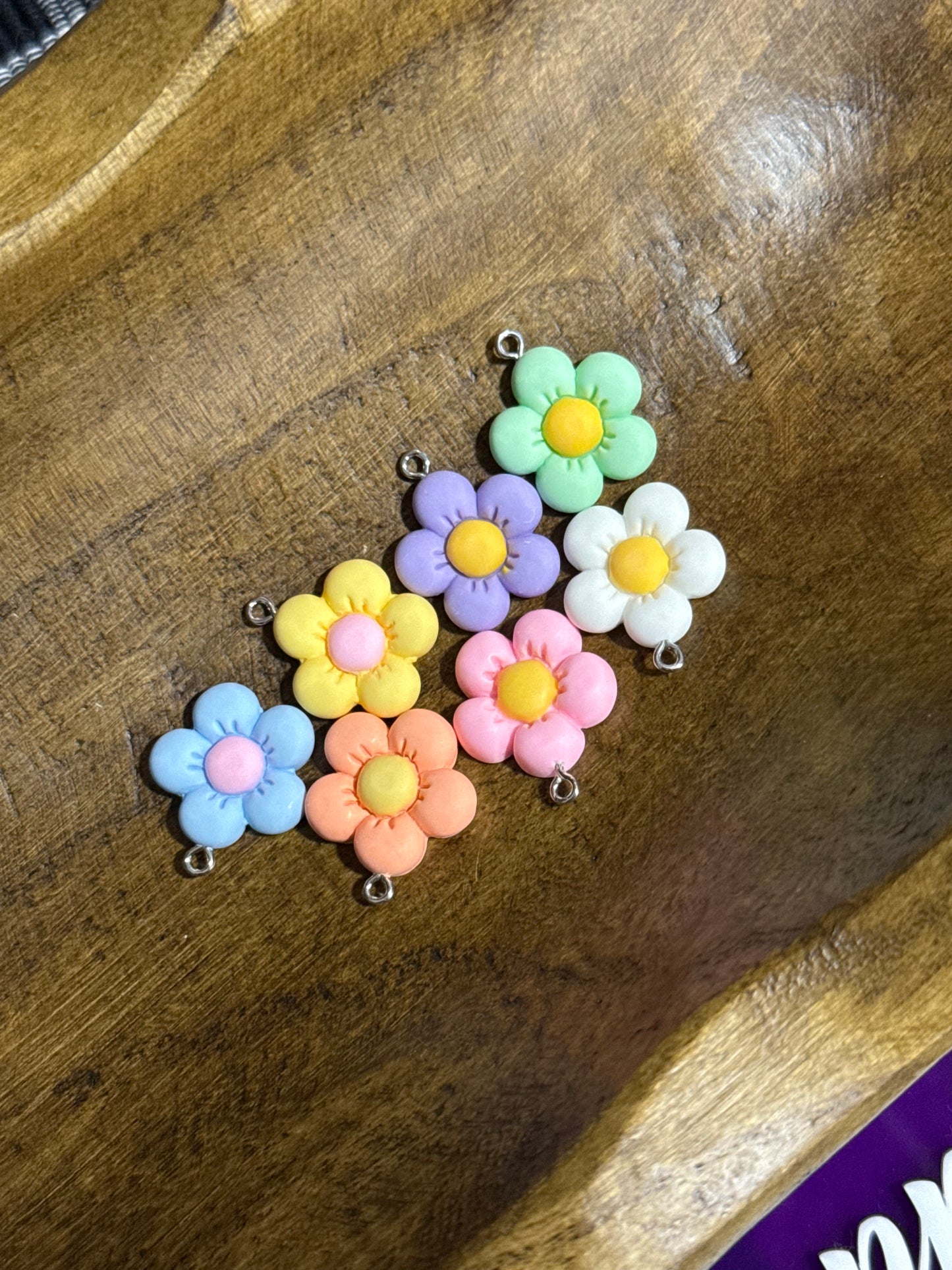 Daisy Charms Mixed Color 7 Count Bag