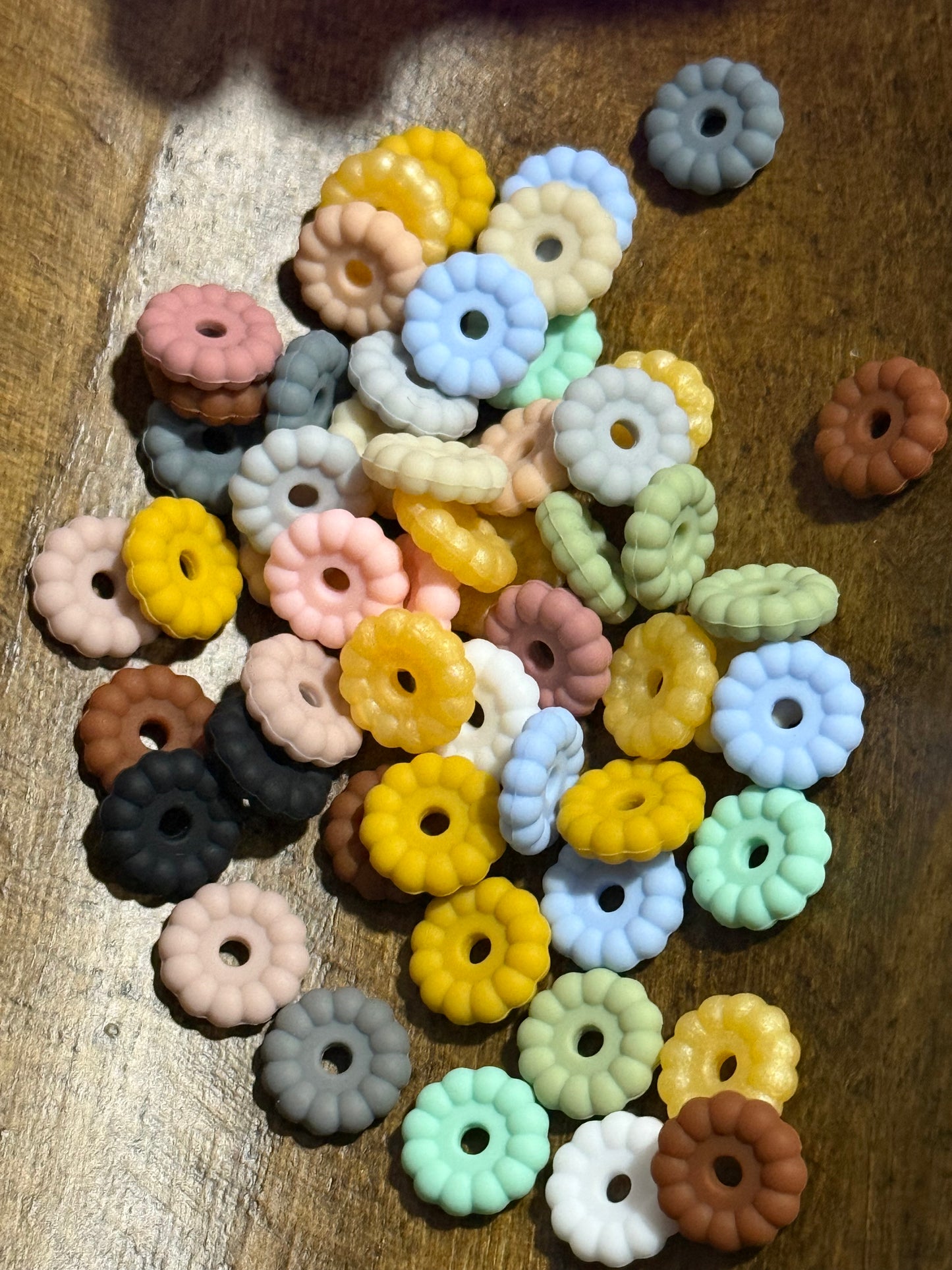 Silicone Ruffle Mixed Color 15 Count Spacer Bead